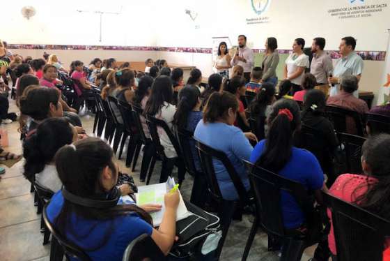 Más de 100 mujeres y varones de sus familias en un encuentro sobre perspectiva de género