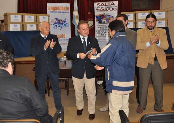 Entregaron materiales para capacitación a jóvenes