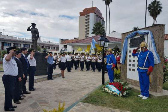 El ministro Oliver homenajeó a policías caídos en cumplimiento de su deber