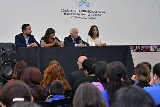 Capacitación para 4.698 mujeres del programa Hacemos Futuro, con foco en la no violencia