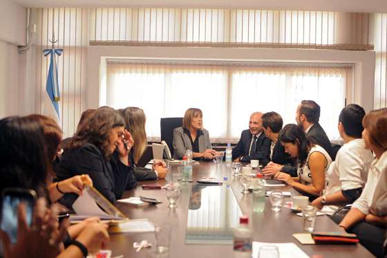 Fortalecerán las áreas municipales de la mujer