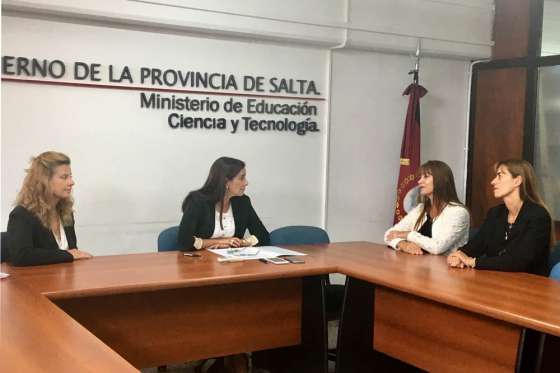 El Ministerio de Educación firmó un convenio para realizar una campaña sobre perspectiva de género