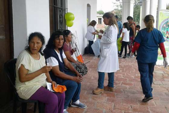 El hospital San Bernardo lleva su feria de la salud a los barrios
