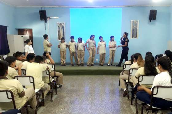 Los estudiantes del colegio San Antonio de Padua fueron capacitados sobre el buen uso del 9-1-1