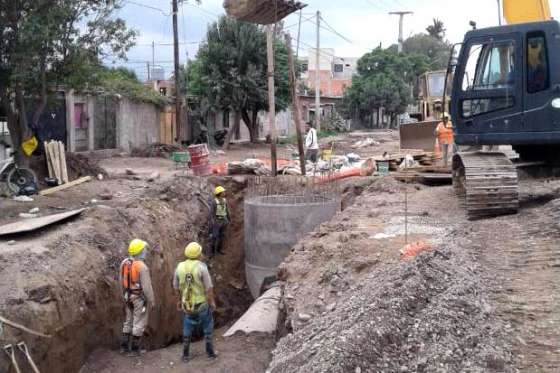 Avances en la obra de la Colectora Máxima para San Lorenzo y barrios de capital
