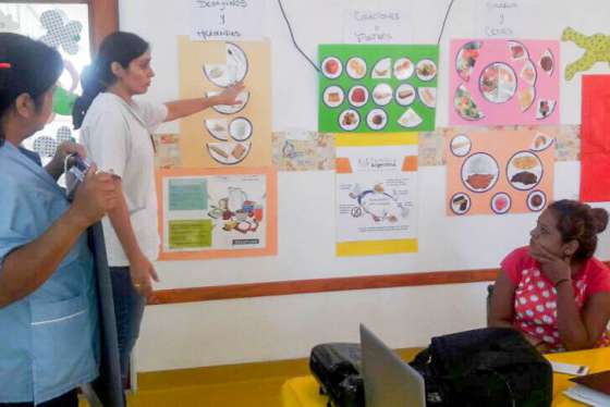 Concientizan a familias de Urundel sobre la importancia de la alimentación saludable