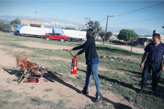 Acompañantes Educativos de El Carril se capacitan para actuar en incendios