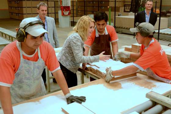 La ministra Bibini visitó la empresa de muebles Máximo, en el Parque Industrial Salta
