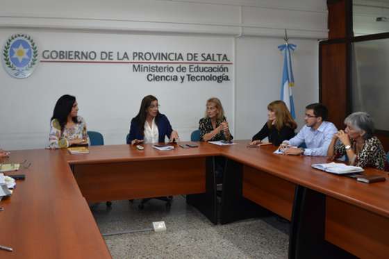 Especialistas en nutrición trabajan en la reglamentación de kioscos escolares saludables