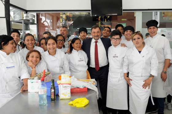 El vicegobernador Isa visitó la Academia Profesional de Cocina Gourmet