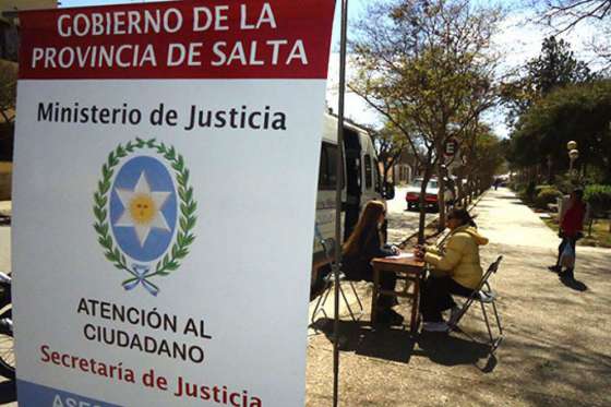Vecinos de la zona sur capitalina reciben asesoramiento jurídico gratuito