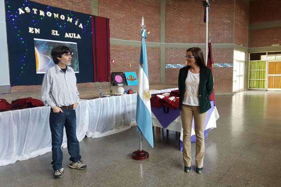 Escuelas de capital recibieron kits de astronomía