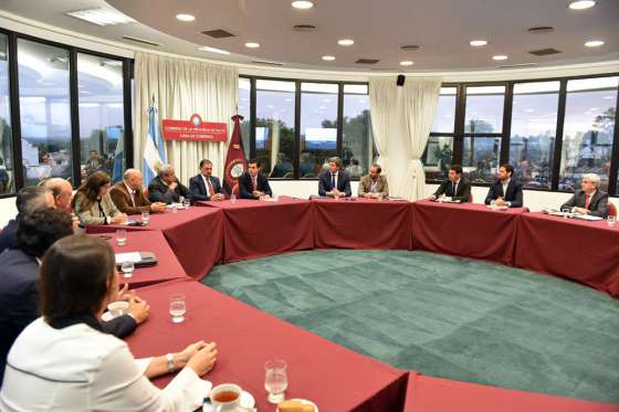 El gabinete analizó medidas para promover inversiones que generen actividad económica en la provincia
