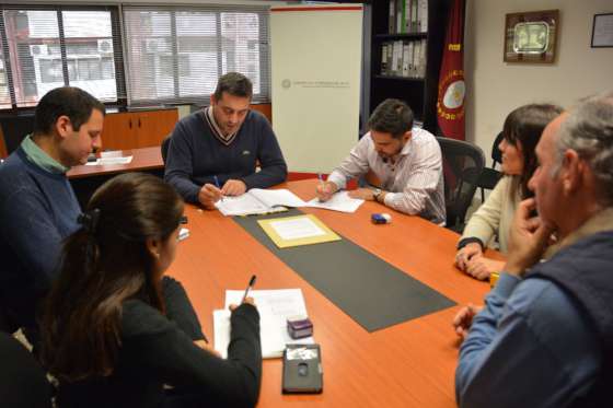Apertura de sobres para la compra de panes de sal y alfalfa para pequeños productores de Rivadavia