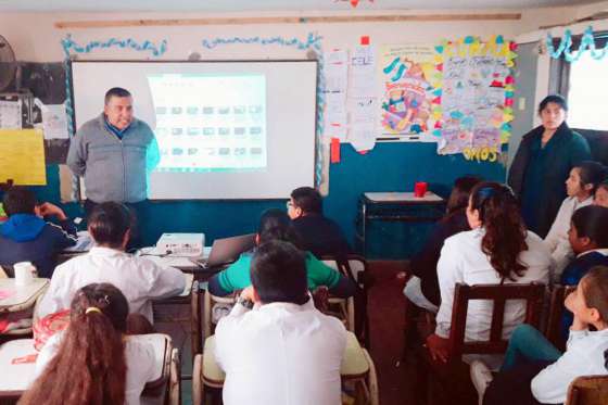 Seguridad concientizó a estudiantes de Floresta sobre uso responsable de redes sociales