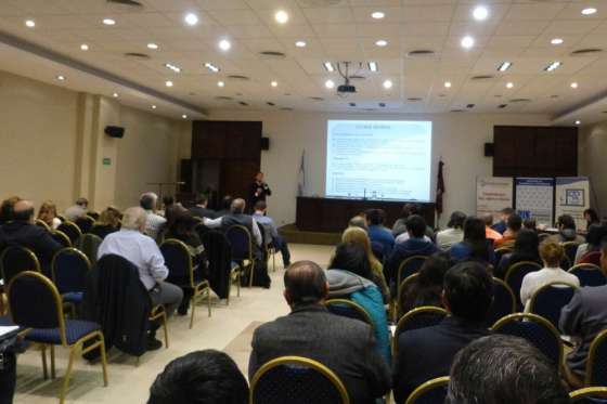 Equipo de la empresa Aguas del Norte comparte experiencia con profesionales