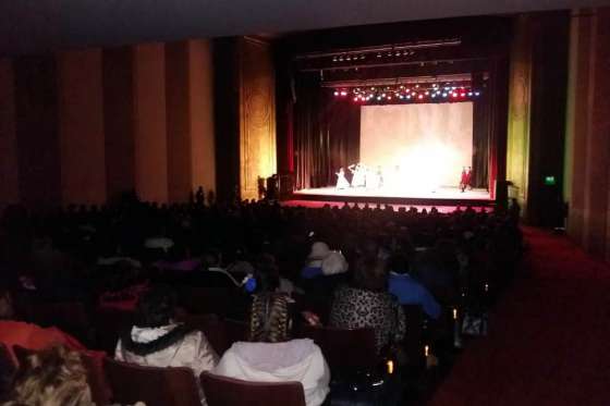 Treinta clubes de abuelos expusieron sus cuadros de baile en el Teatro Provincial