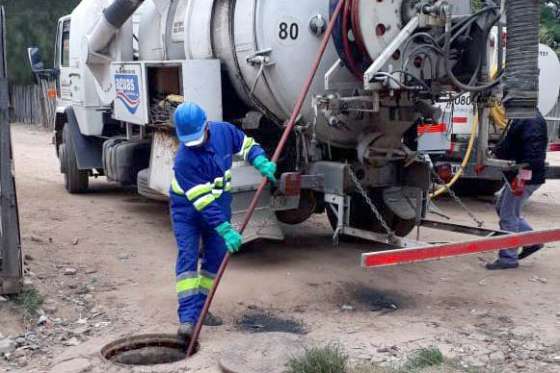 La empresa Aguas del Norte realiza trabajos en redes colectoras de Misión Cherenta