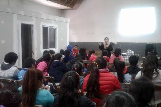 Estudiantes primarios de La Caldera aprenden sobre el grooming