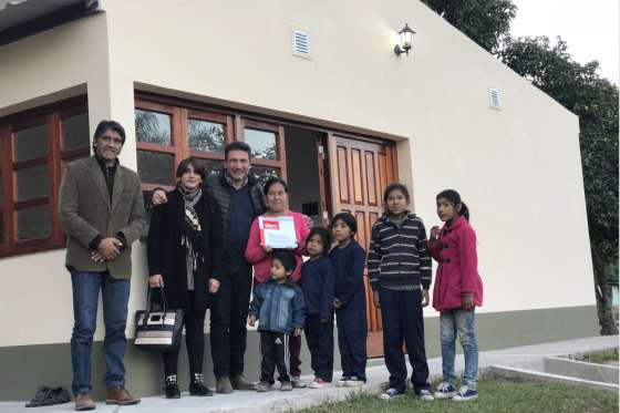El IPV entregó una vivienda a la familia de un niño con discapacidad