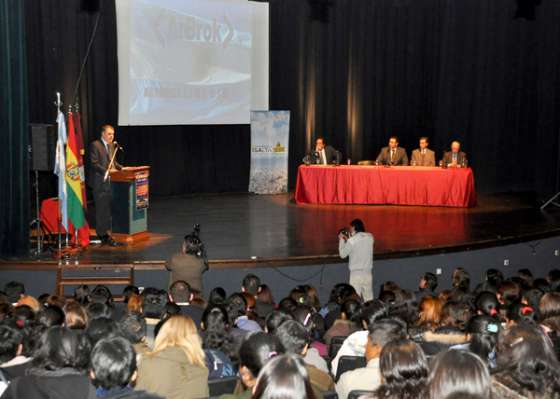 Loutaif participó en un seminario de Operativa Aduanera y Comercio Exterior