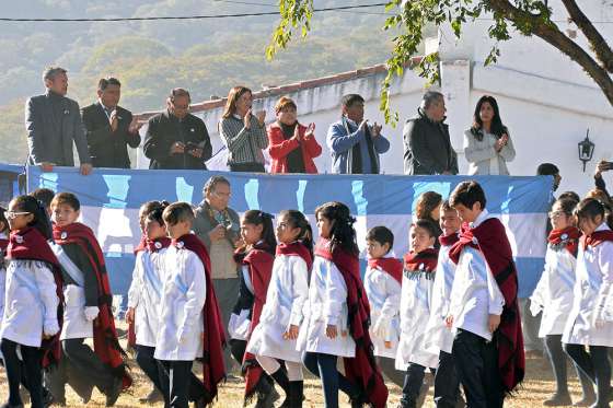 Estudiantes de instituciones educativas prometieron lealtad a la bandera en la Casona de Castañares