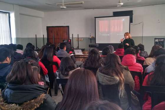 En La Merced estudiantes y sus padres dialogaron sobre el grooming