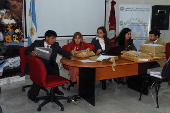 Abrieron sobres de la licitación de obras de relleno sanitario para nueve municipios