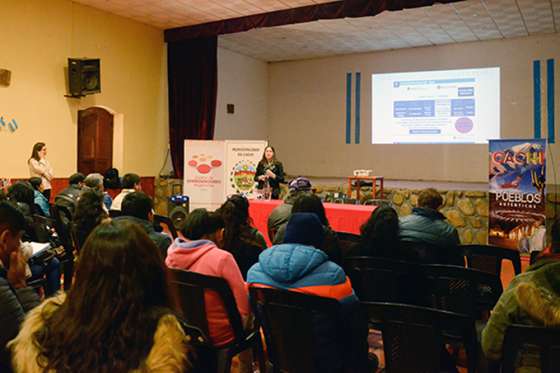 Emprendedores y operadores de turismo de Cachi se capacitaron en marketing digital