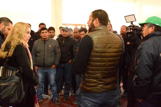 El Gobierno mantuvo un encuentro con trabajadores del ingenio San Isidro