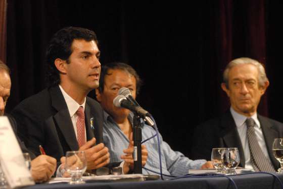 En Buenos Aires el Gobernador participó de la presentación de un libro de Juan Llach