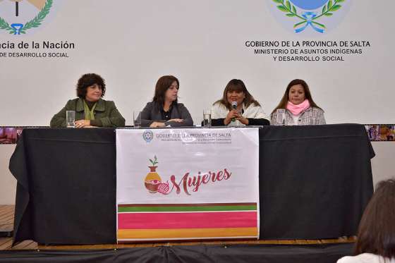 Empleados de Asuntos Indígenas y Desarrollo Social contarán con una guía para abordar situaciones de violencia de género