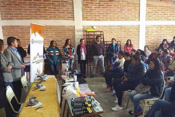 Jóvenes de Animaná se capacitarán en talabartería, los de El Galpón en peluquería