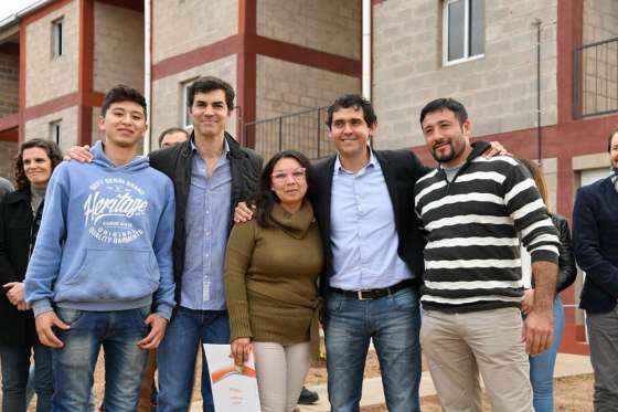 Familias de Rosario de la Frontera recibieron viviendas, módulos habitacionales y escrituras