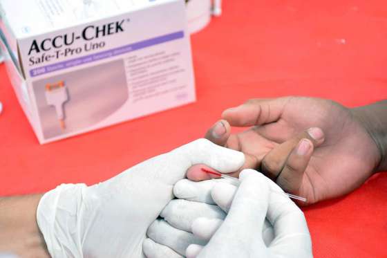 En diversos lugares realizan test rápido para detección de VIH en sangre