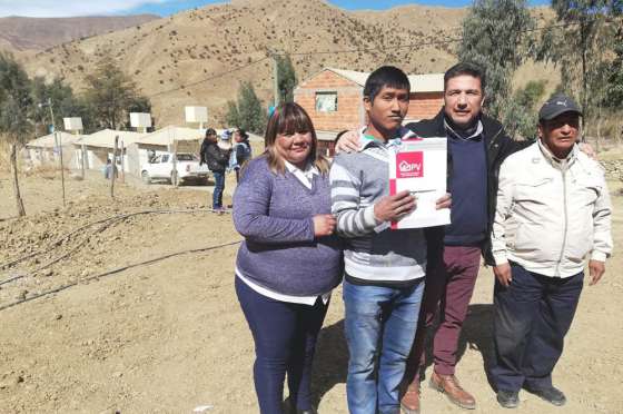 Diez familias de Santa Victoria Oeste recibieron las llaves de sus viviendas