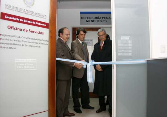 Kosiner inauguró oficina de servicios en Ciudad Judicial