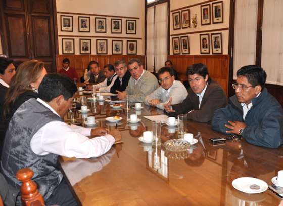 El ministro Posadas se reunió con la comisión de Turismo de Diputados 