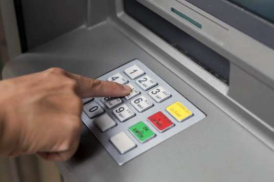 Comenzó el pago de haberes para los empleados provinciales