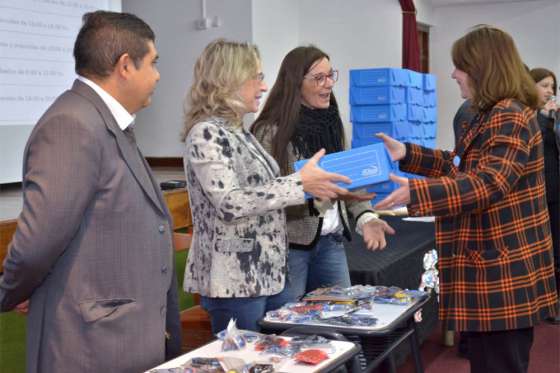 Entregaron material tecnológico a las 40 sedes de la provincia donde se dictan talleres de robótica