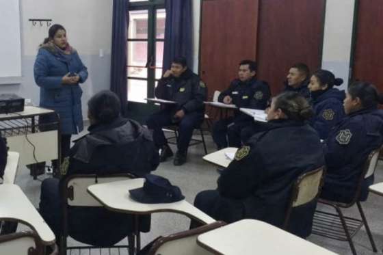 Seguridad capacitó a la policía de proximidad en Santa Victoria Oeste