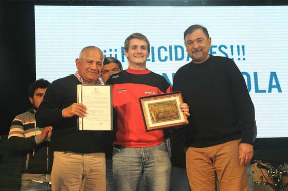 Reconocieron al piloto salteño Esteban Cístola en Joaquín V. González