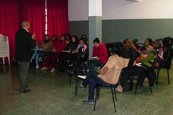 Trabajadores de institutos de Primera Infancia capacitados en contención para la salud mental