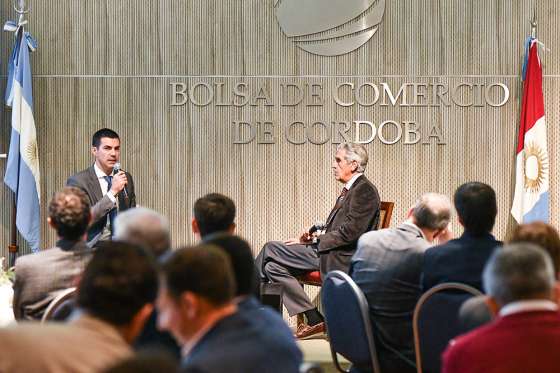 El gobernador Urtubey disertó ante empresarios en la Bolsa de Comercio de Córdoba