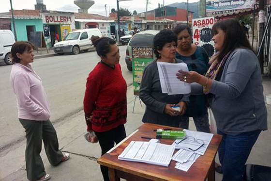 Realizan operativo de la tarifa social de luz y gas en Campo Quijano