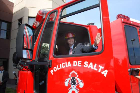 El Departamento de Bomberos de la Policía cuenta con una moderna autobomba 