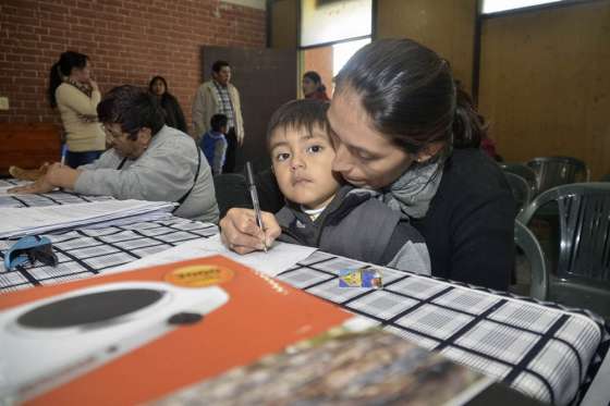Continúa la distribución de anafes a vecinos del interior