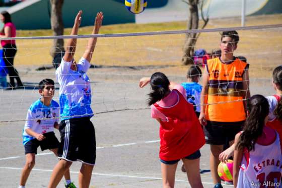 Más de 450 jugadores participan en el Regional Sub13 de vóley