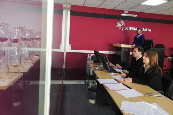 Una familia de capital ganó el sorteo Cumplís y Ganás