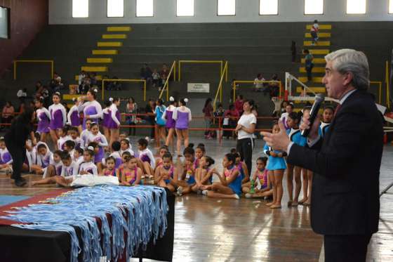 Más de 250 niñas le pusieron ritmo a la muestra de gimnasia rítmica